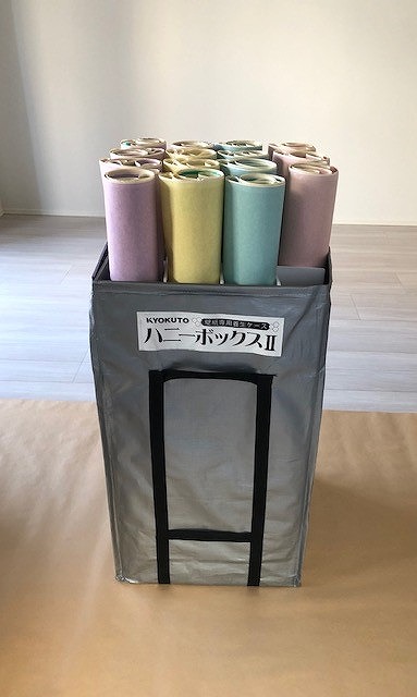 予め糊付け作業を終えてからお伺いしています。